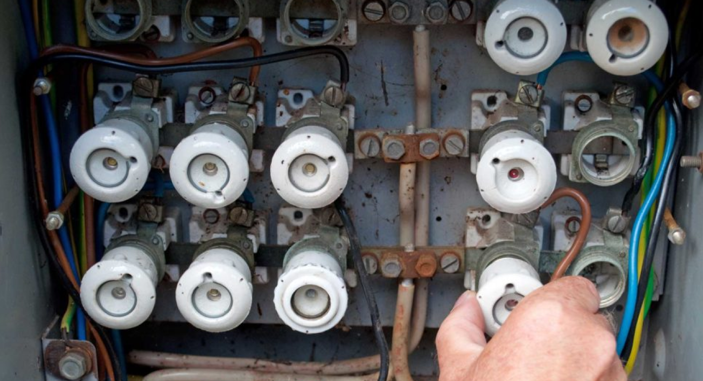 Knob and Tube image